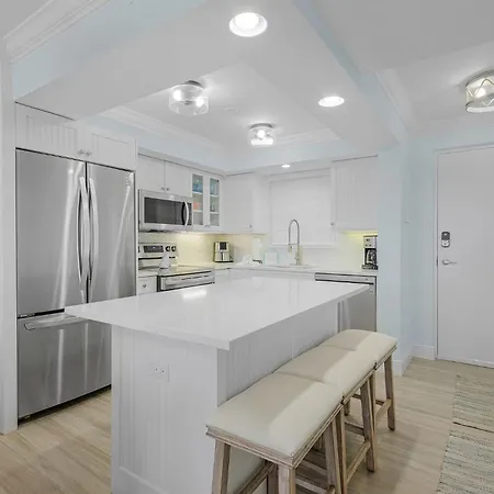 Newly Remodeled Gulf-View Condo W/ Pool & Lanai
